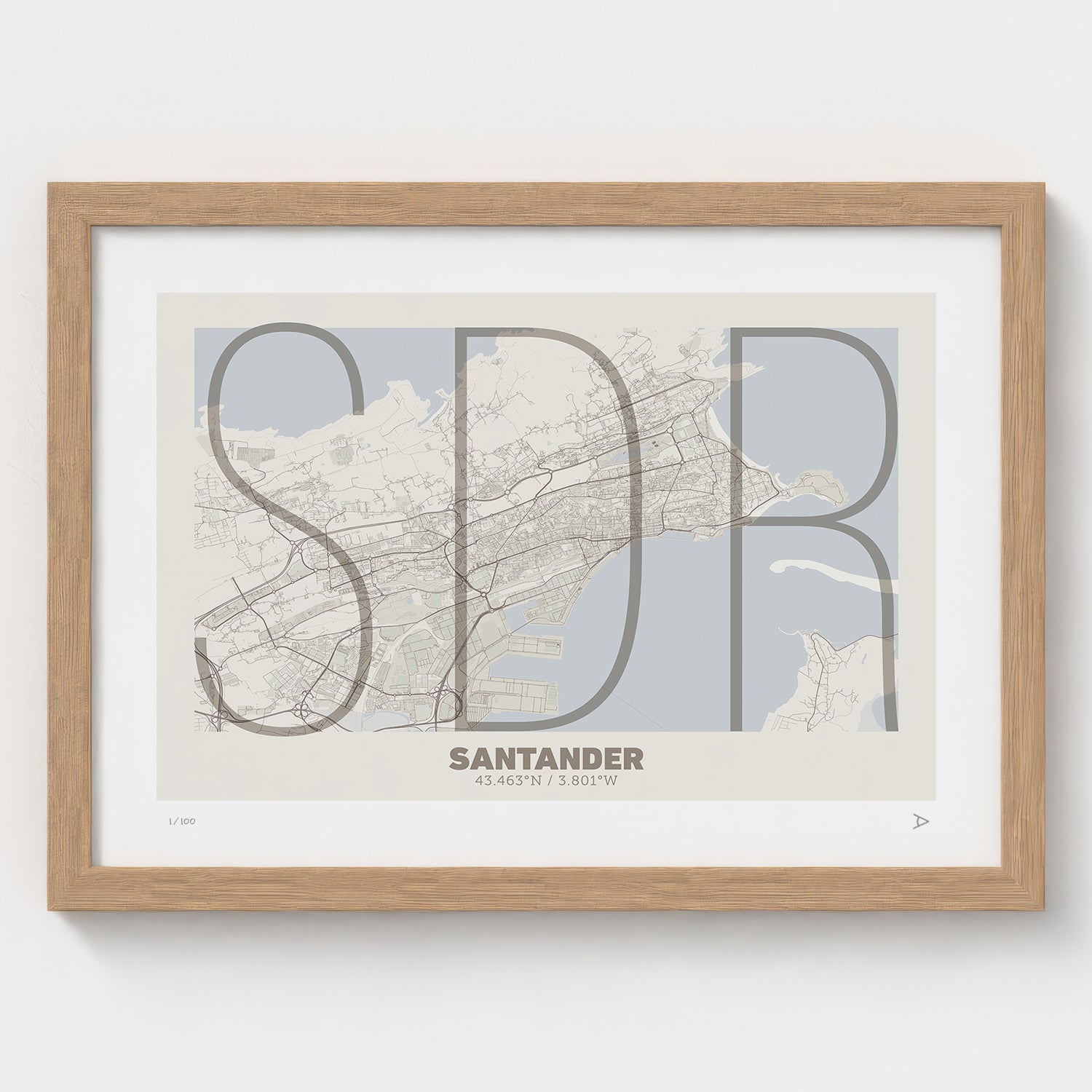 Lámina tipográfica de Santander – diseño Ultrafina, marco de madera natural