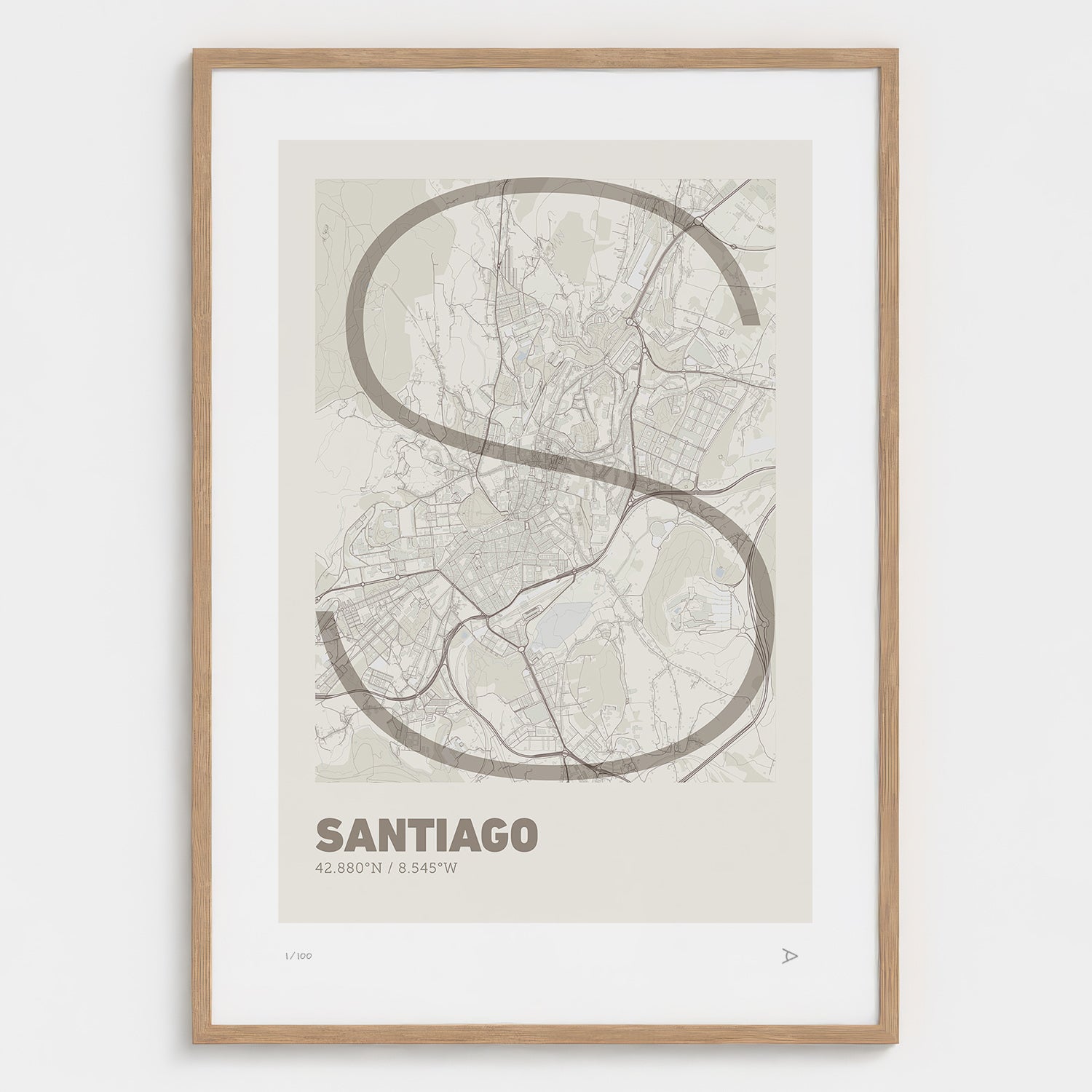 Lámina tipográfica de Santiago de Compostela – diseño Ultrafina, marco de madera natural