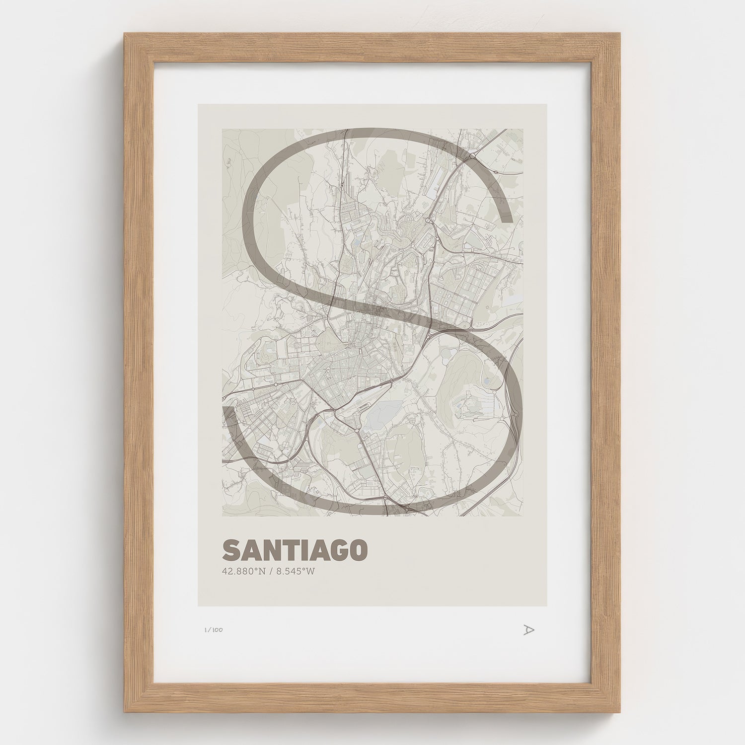 Lámina tipográfica de Santiago de Compostela – diseño Ultrafina, marco de madera natural