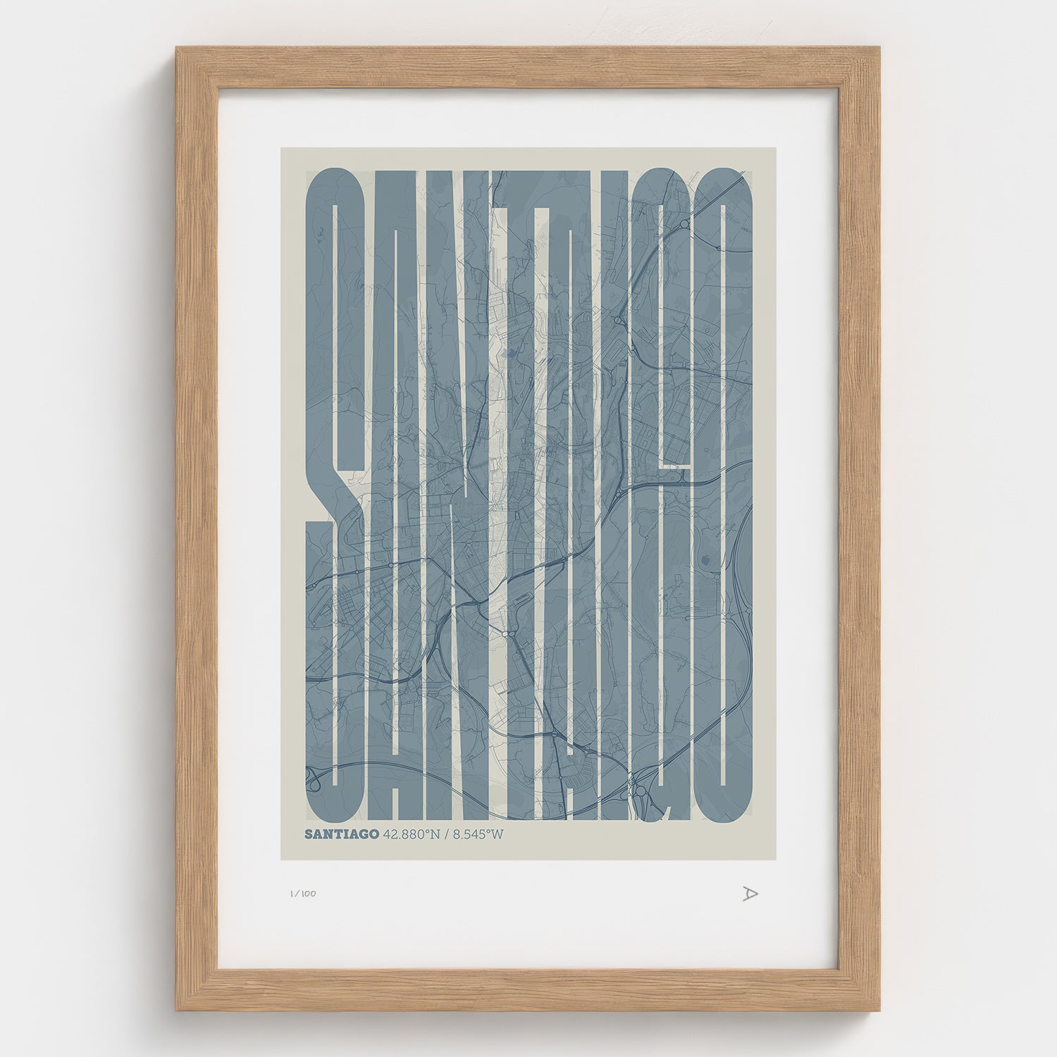 Lámina tipográfica de Santiago de Compostela – diseño Extra Comprimida, marco de madera natural