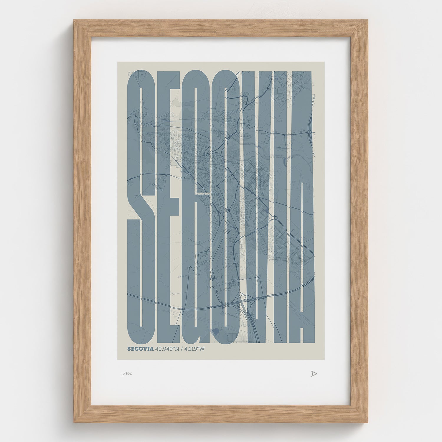 Lámina tipográfica de Segovia – diseño Extra Comprimida, marco de madera natural