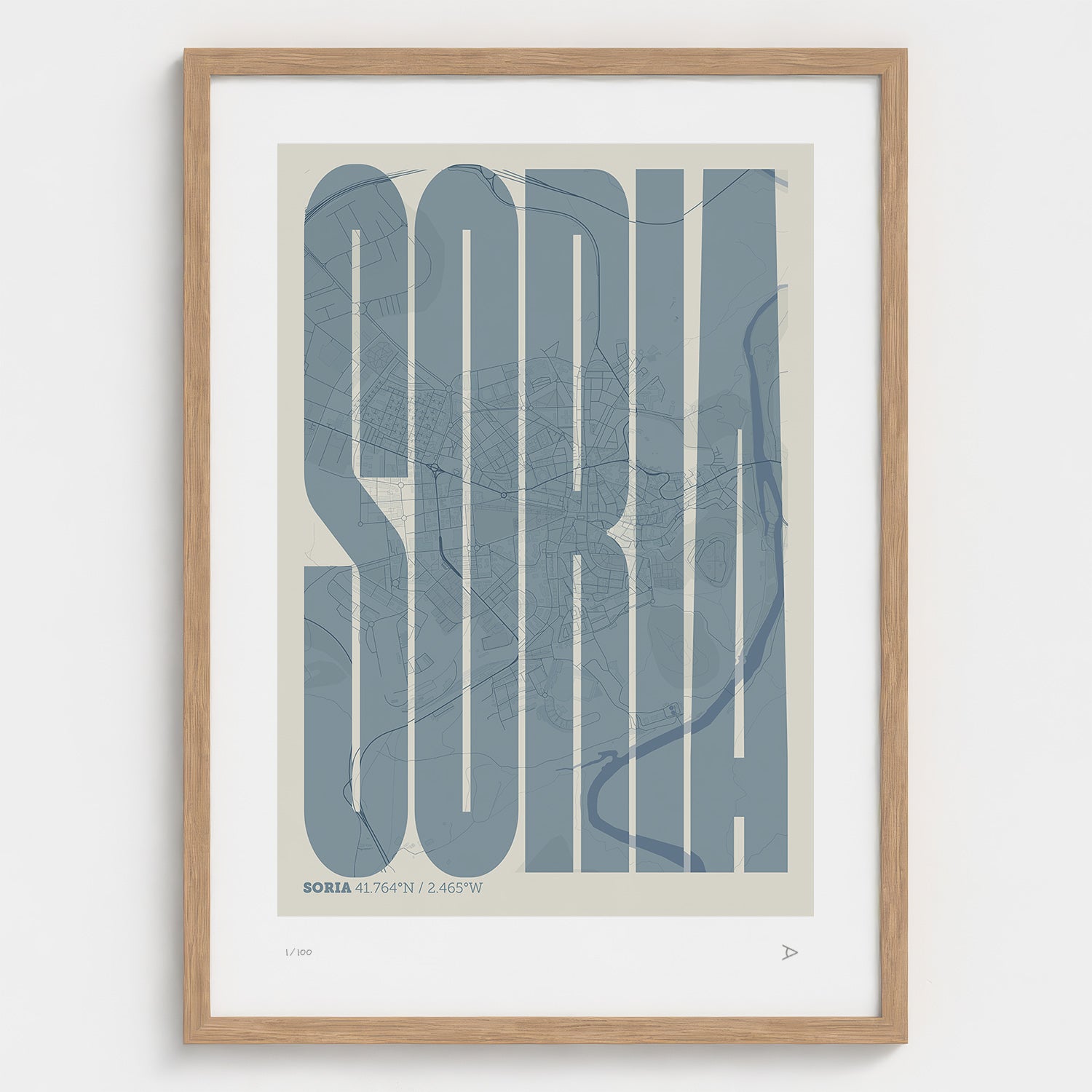 Lámina tipográfica de Soria – diseño Extra Comprimida, marco de madera natural