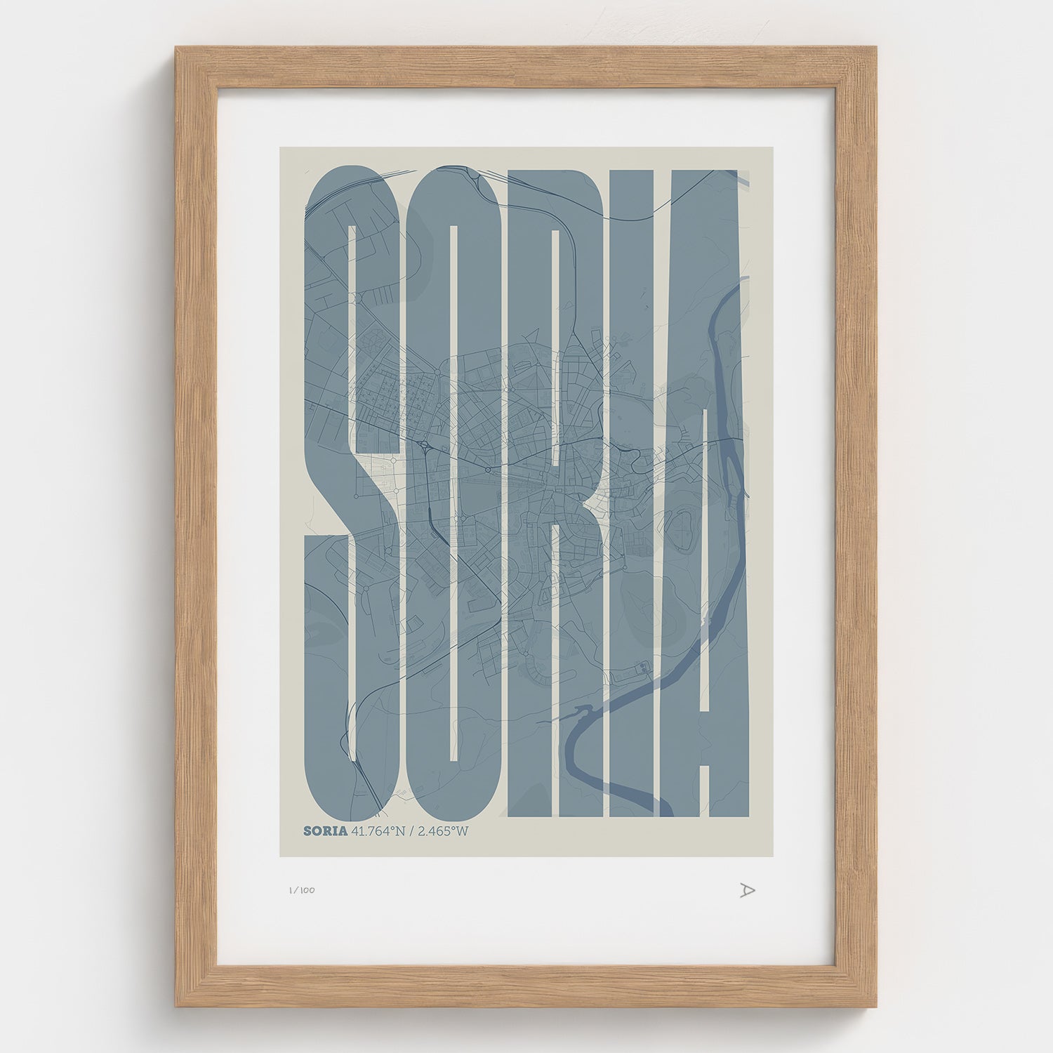 Lámina tipográfica de Soria – diseño Extra Comprimida, marco de madera natural