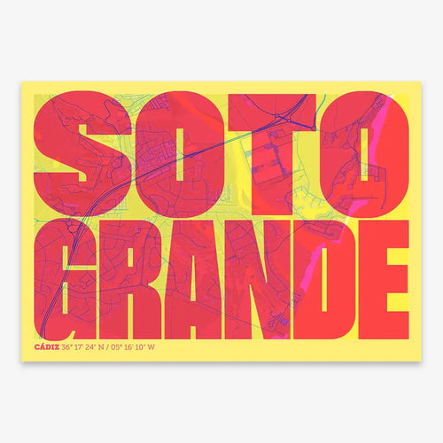 Mapa de Sotogrande en el diseño la Extra Comprimida, donde las letras se ajustan al ancho del mapa de la ciudad diseñado en amarillo y fucsia