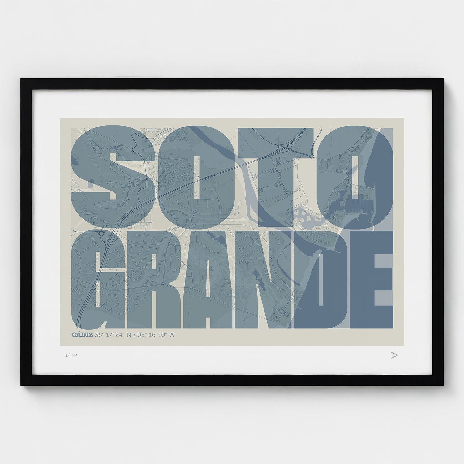 Lámina tipográfica de Sotogrande – diseño Extra Comprimida, marco negro