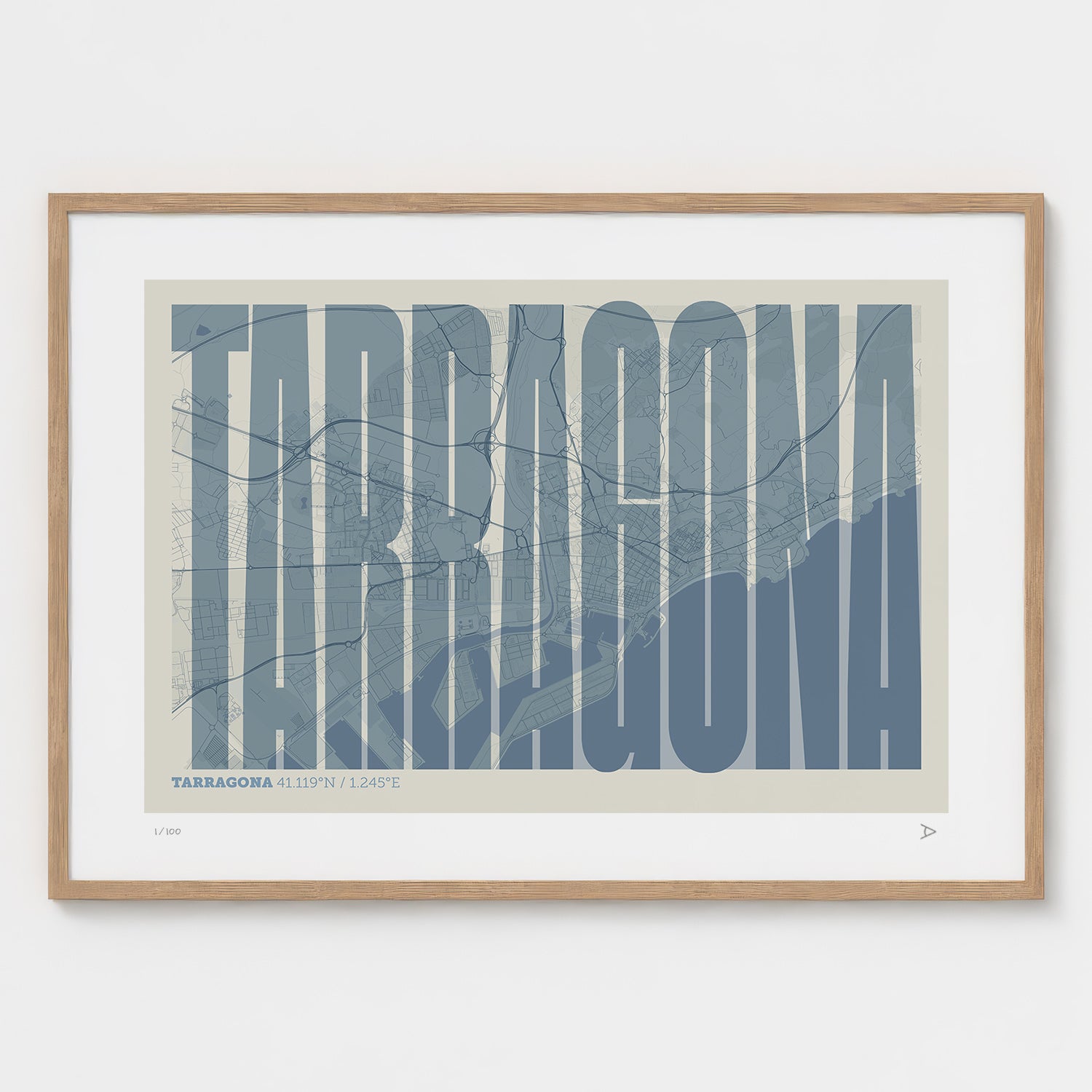 Lámina tipográfica de Tarragona – diseño Extra Comprimida, marco de madera natural