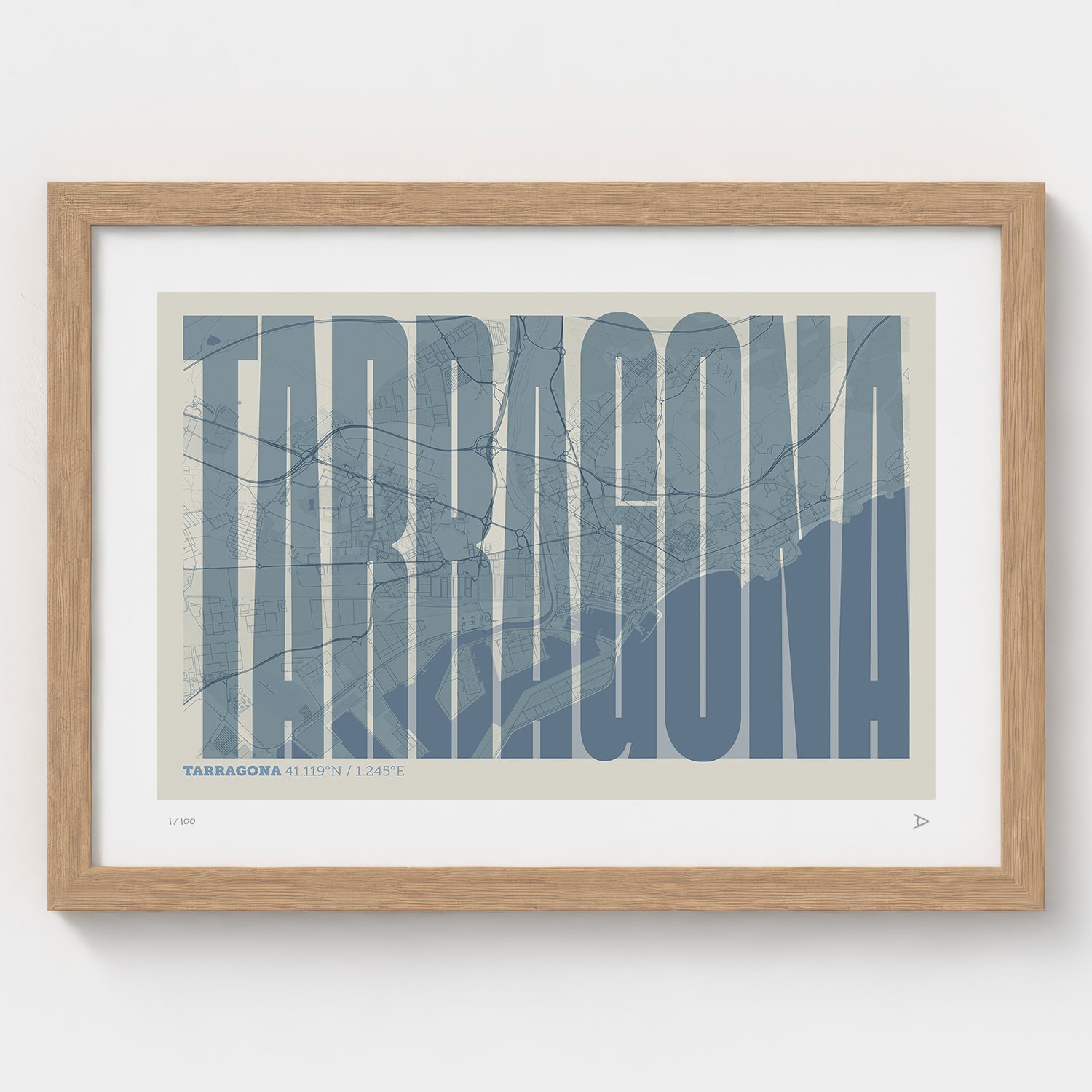 Lámina tipográfica de Tarragona – diseño Extra Comprimida, marco de madera natural