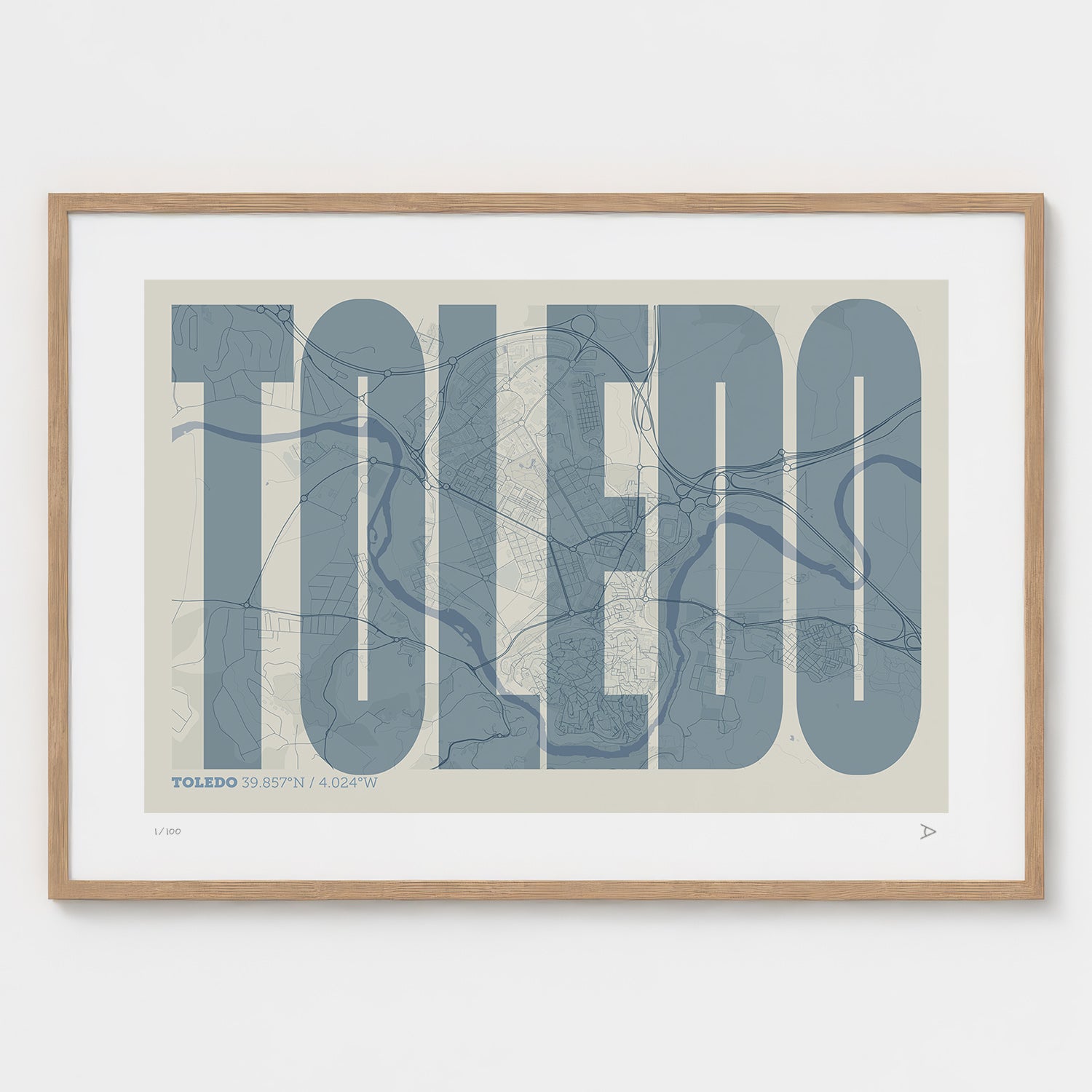 Lámina tipográfica de Toledo – diseño Extra Comprimida, marco de madera natural