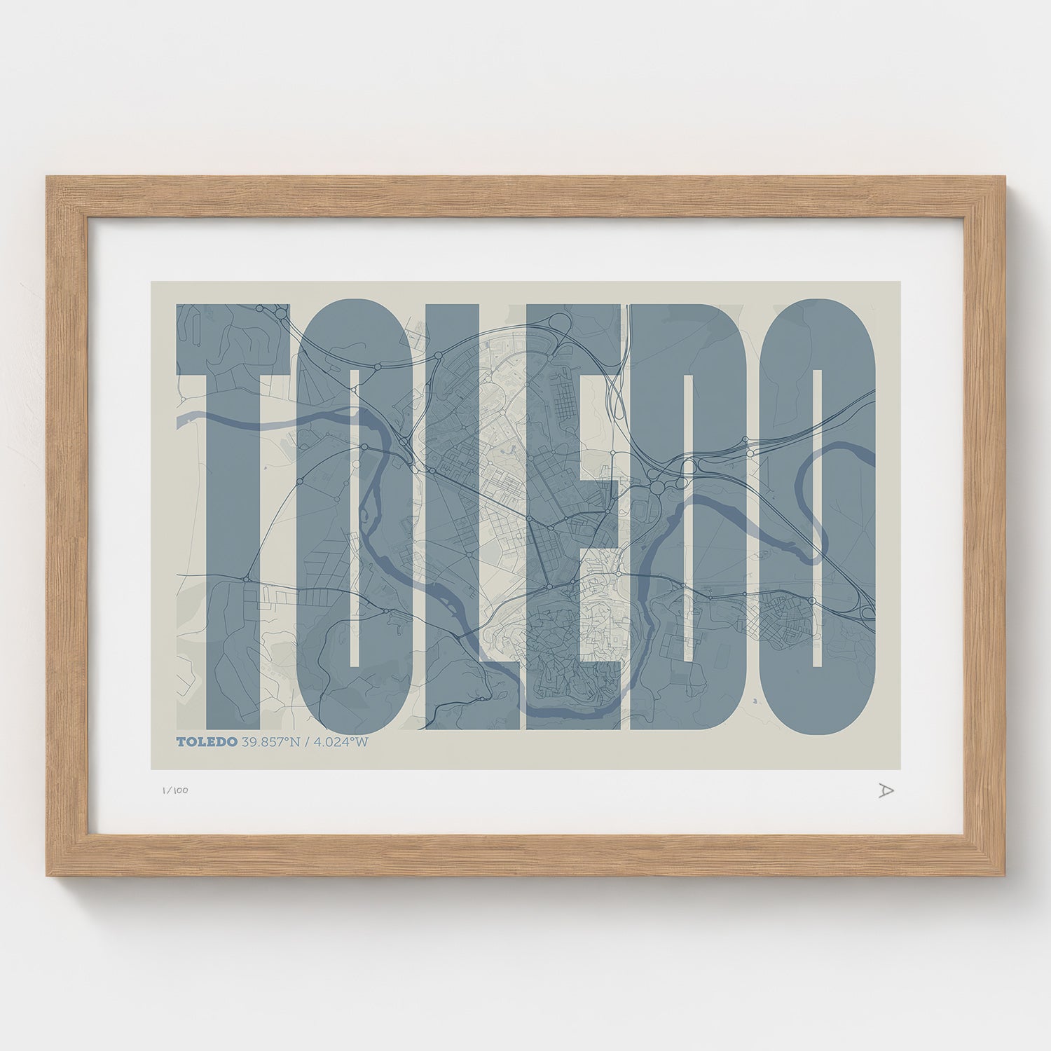 Lámina tipográfica de Toledo – diseño Extra Comprimida, marco de madera natural