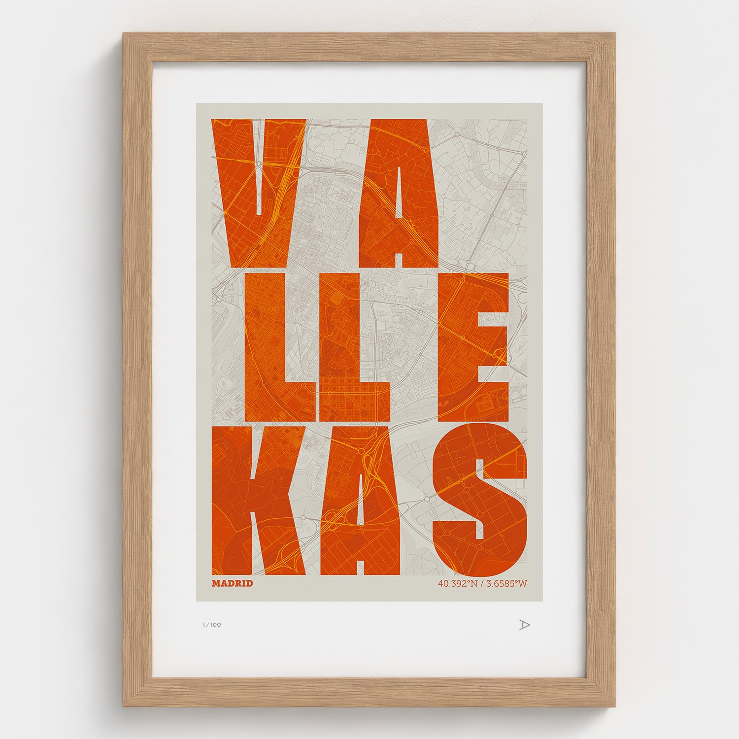 Lámina tipográfica de Vallecas – diseño Revoltosa, marco de madera natural