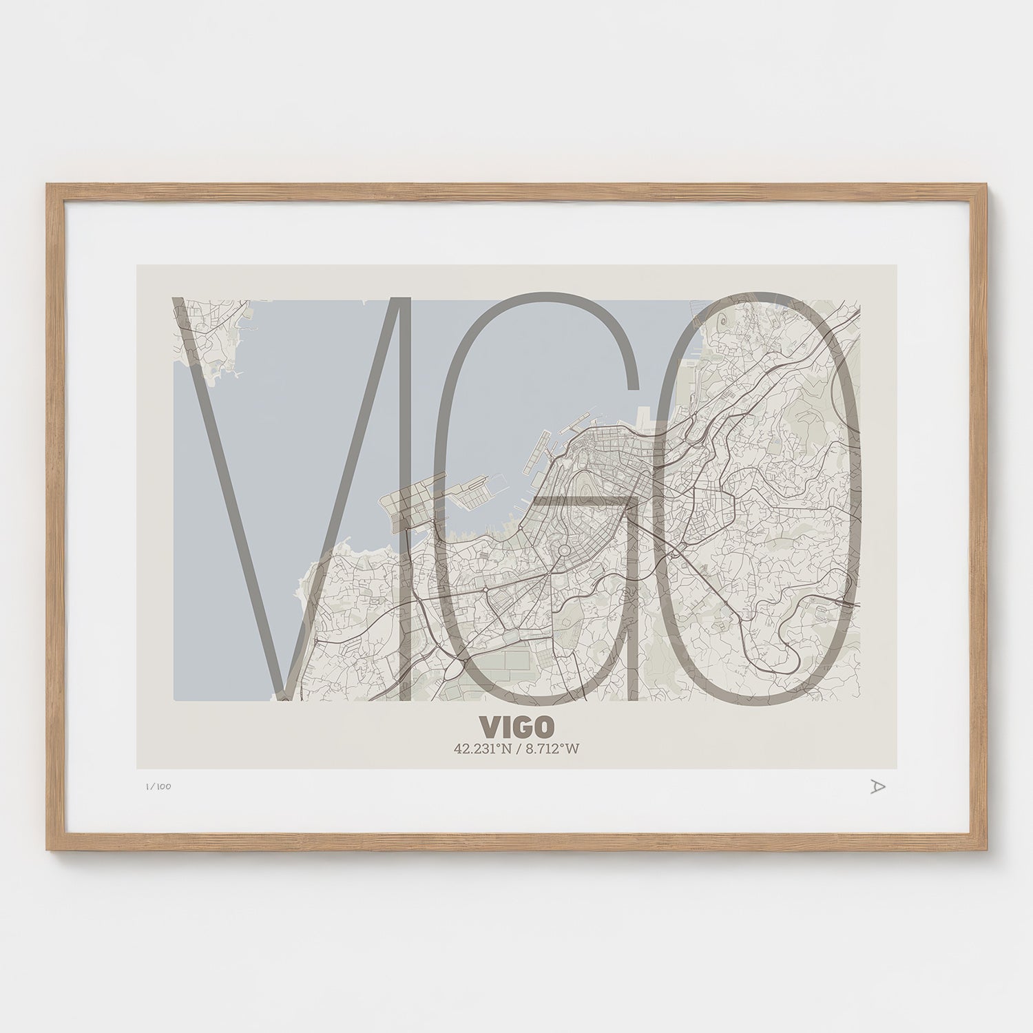 Lámina tipográfica de Vigo – diseño Ultrafina, marco de madera natural