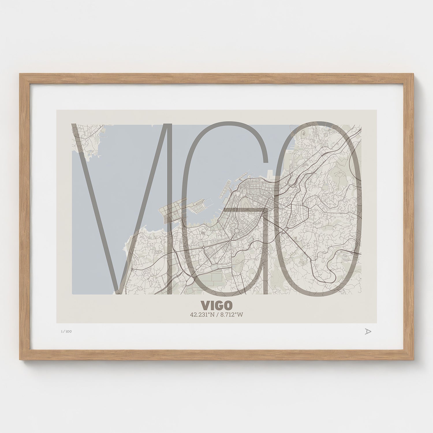 Lámina tipográfica de Vigo – diseño Ultrafina, marco de madera natural