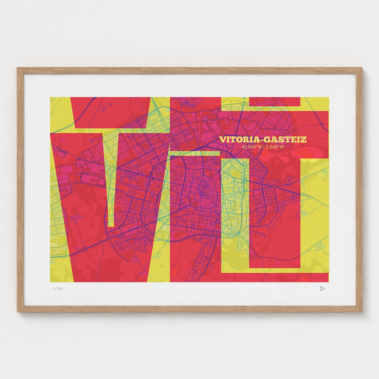 Lámina tipográfica de Vitoria-Gasteiz – diseño Inseparable, marco de madera natural