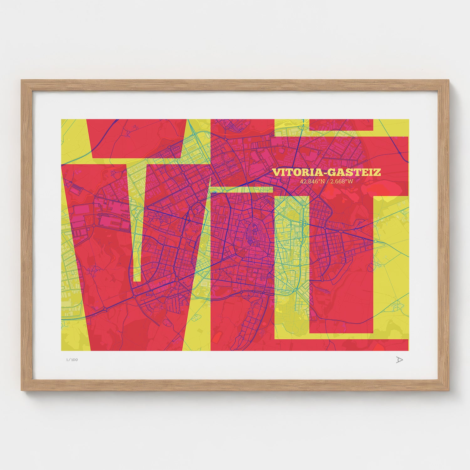 Lámina tipográfica de Vitoria-Gasteiz – diseño Inseparable, marco de madera natural