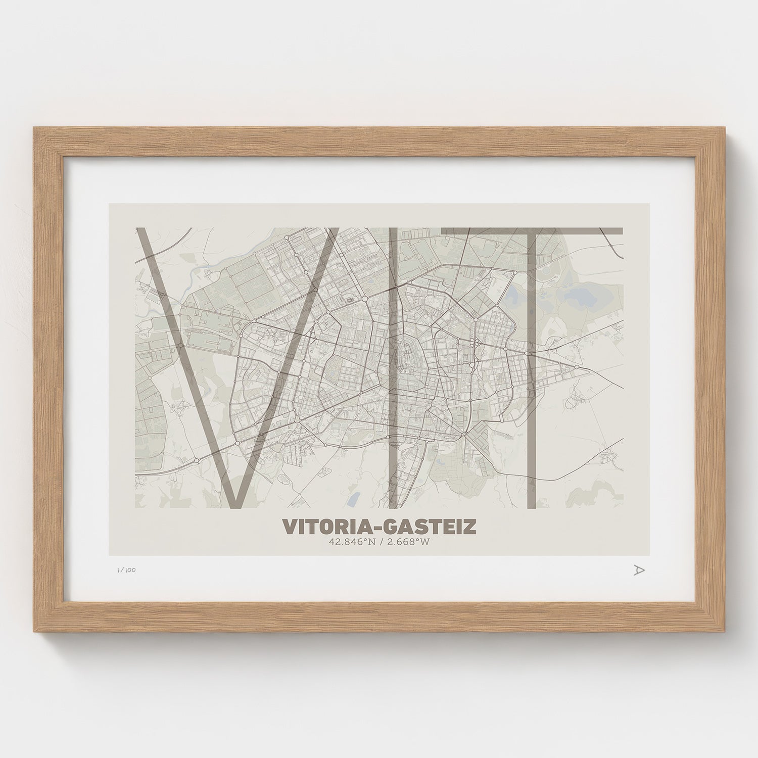 Lámina tipográfica de Vitoria-Gasteiz – diseño Ultrafina, marco de madera natural